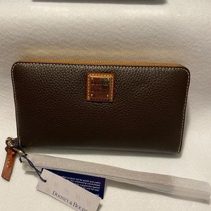 NWT DOONEY & BOURKE Pebble Grain Large Zip Around Wallet in Brown Tomorrow